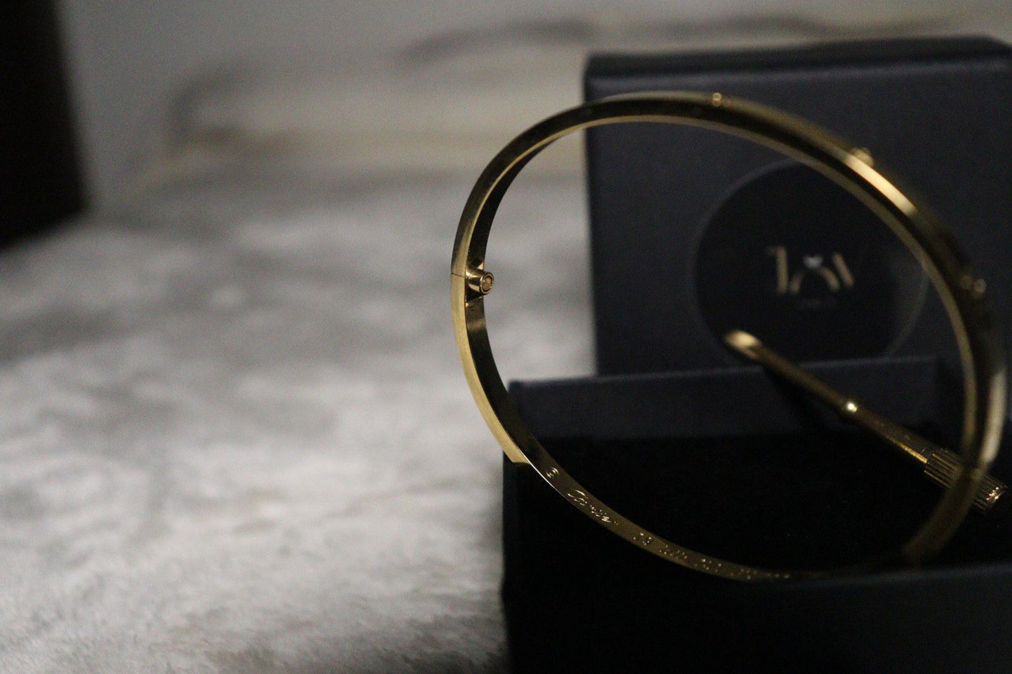 Brățară model Cartier Love aurie cu Șurubelniță