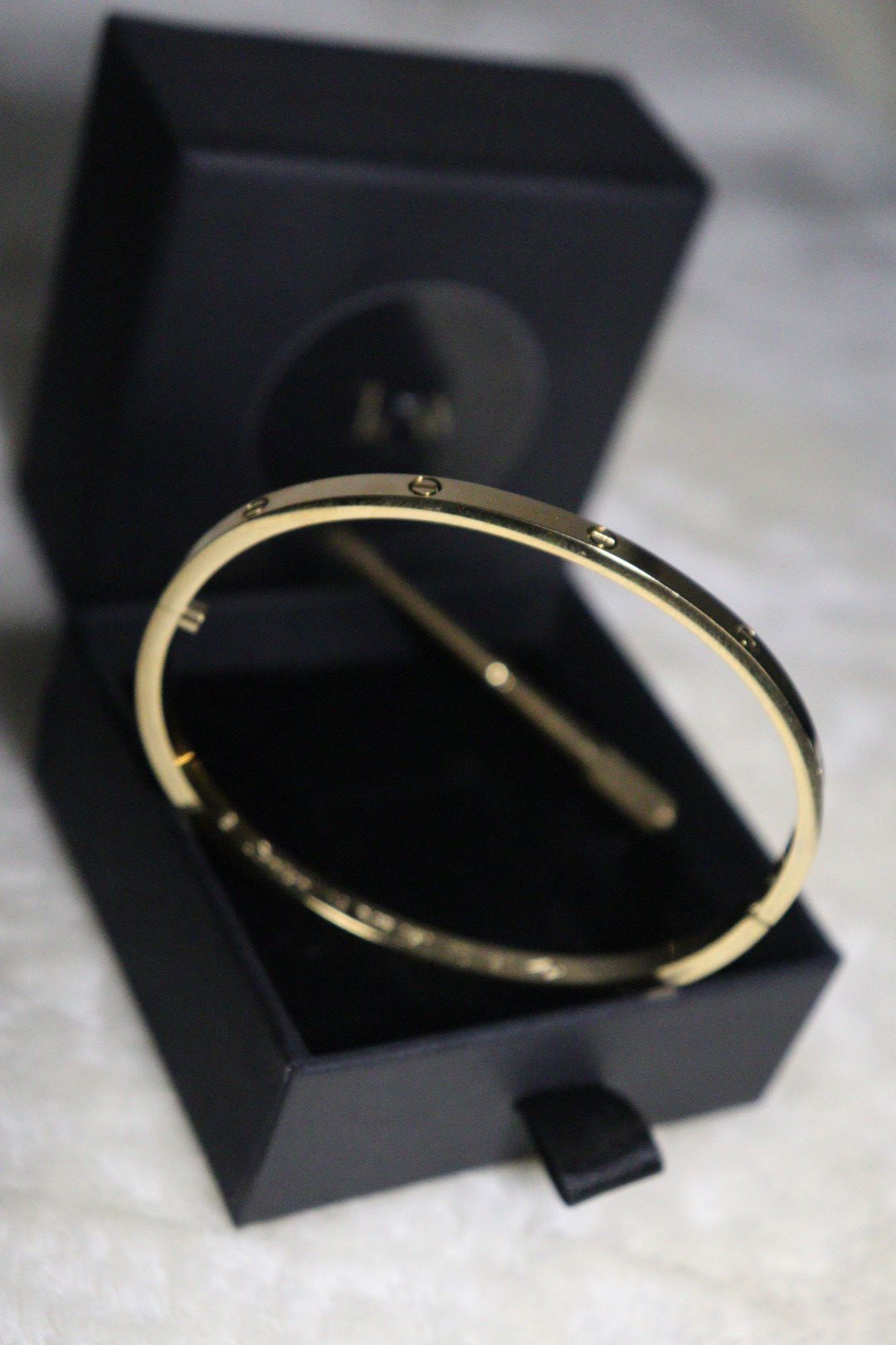Brățară model Cartier Love aurie cu Șurubelniță