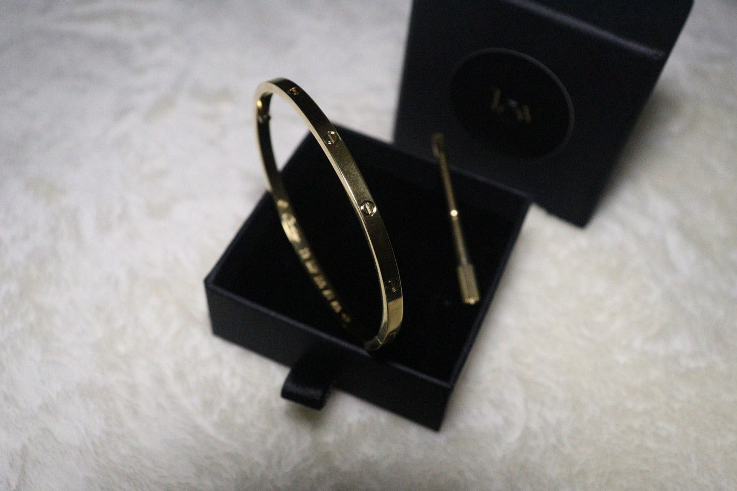Brățară model Cartier Love aurie cu Șurubelniță