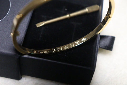 Brățară model Cartier Love aurie cu Șurubelniță